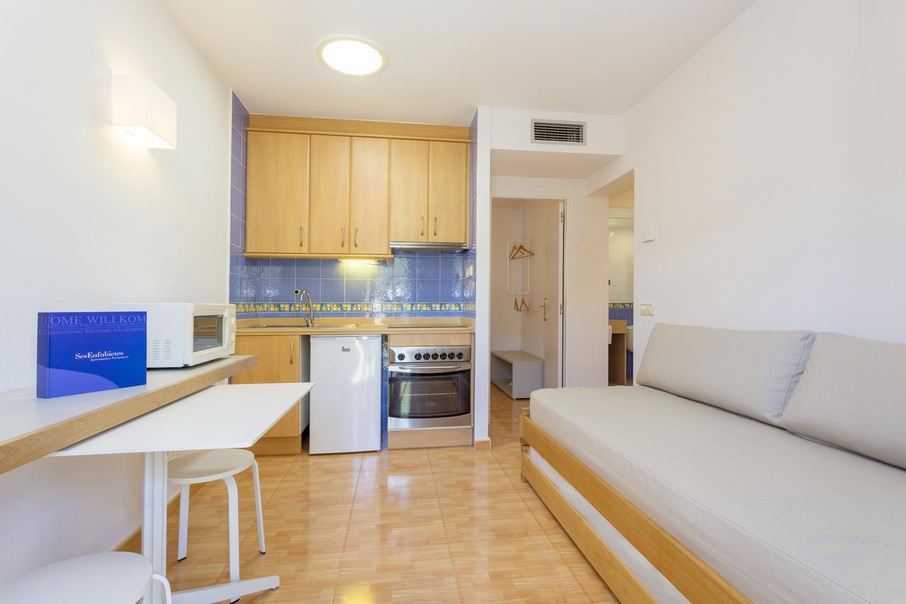 Ses Eufabietes Apartments & Restaurant Playa Migjorn Εξωτερικό φωτογραφία