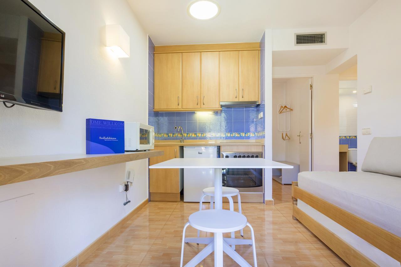 Ses Eufabietes Apartments & Restaurant Playa Migjorn Εξωτερικό φωτογραφία