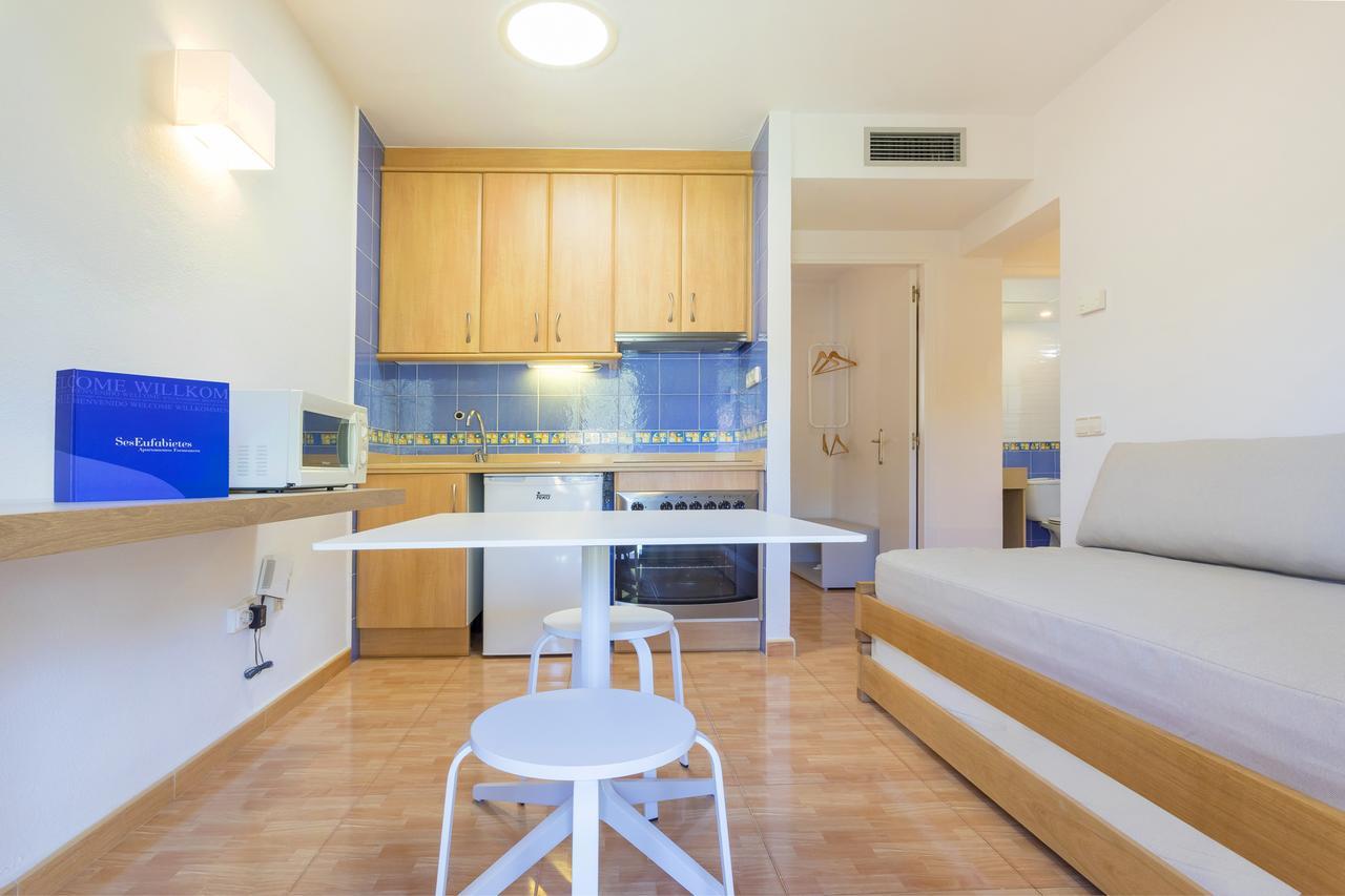Ses Eufabietes Apartments & Restaurant Playa Migjorn Εξωτερικό φωτογραφία