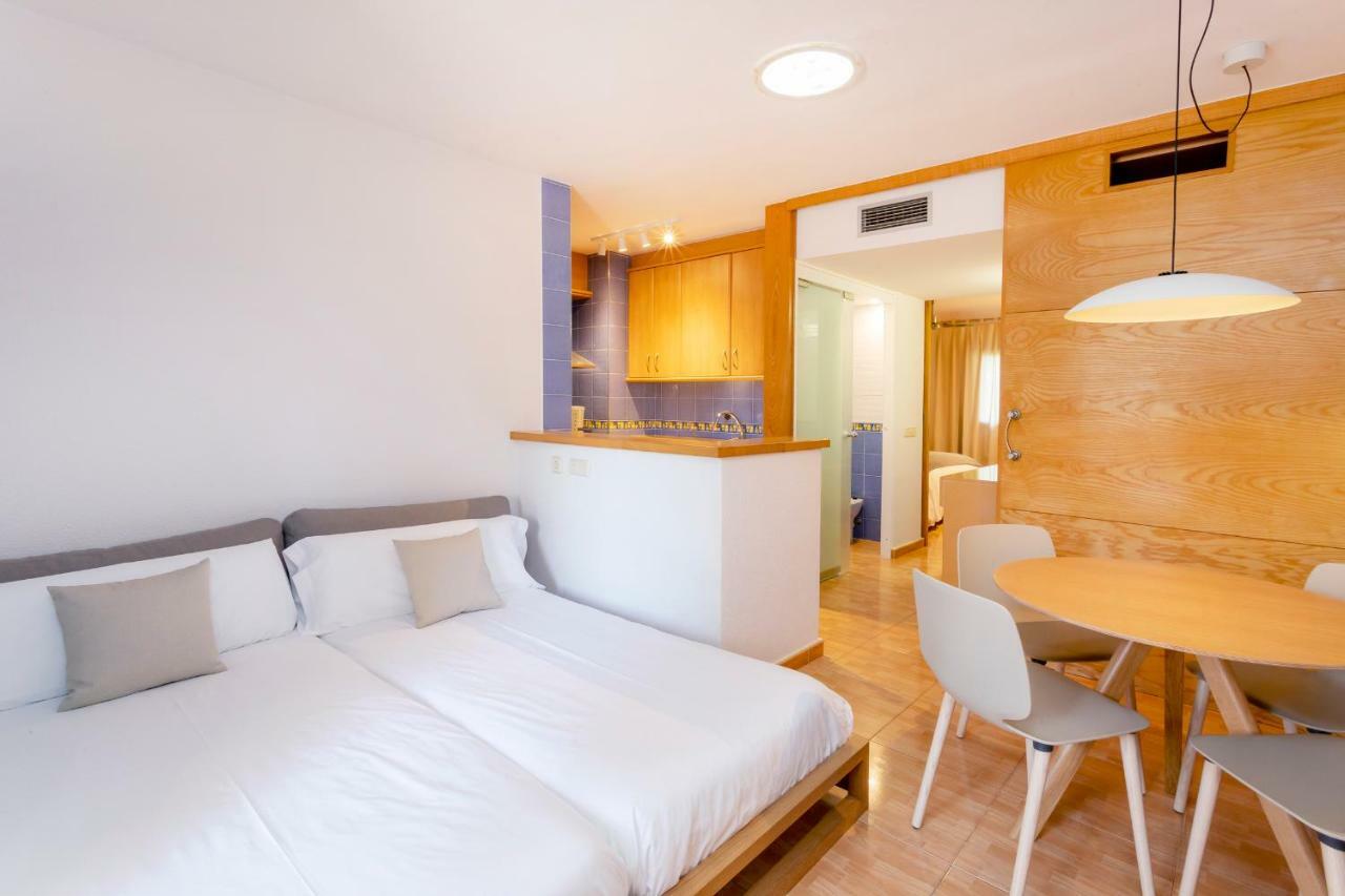 Ses Eufabietes Apartments & Restaurant Playa Migjorn Εξωτερικό φωτογραφία